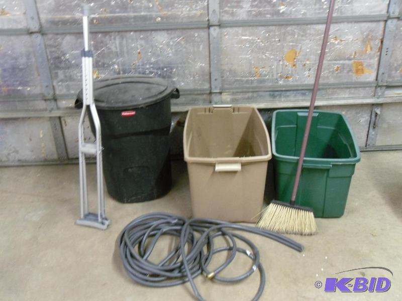 lot 205 image: 2 Large Totes-no lids, Rubbermaid Garbage Can...