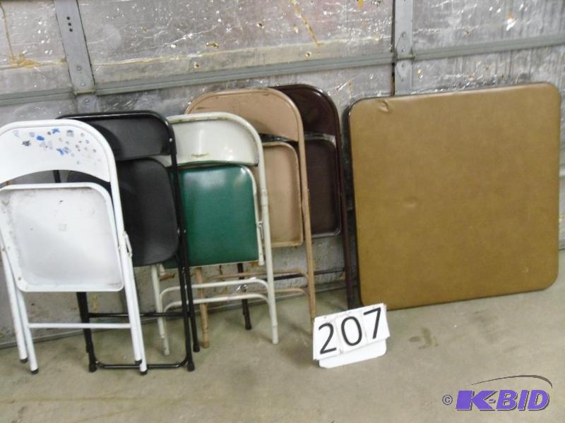 lot 207 image: Folding Card Table and 5 Assorted Folding Cha...