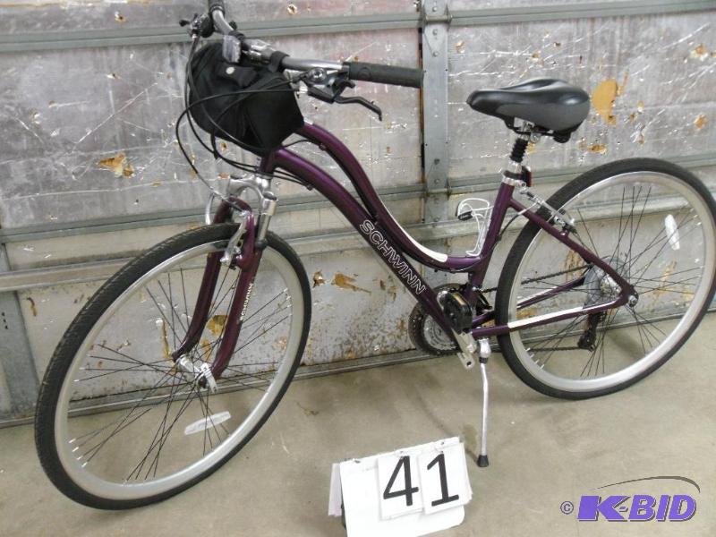 lot 41 image: Schwinn&nbspTrailway&nbspWomens&nbspBike. ...