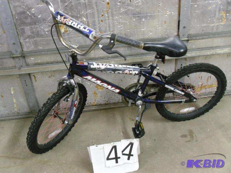 lot 44 image: Boys Magna Threat 20" Bike. Front and co...
