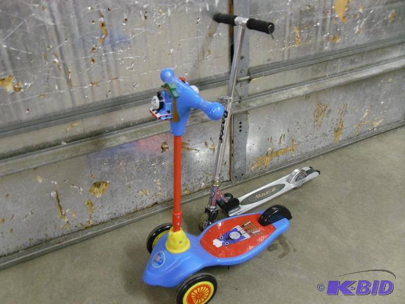 lot 47A image: Razor Scooter and Thomas The Train 3 Wheel Sc...