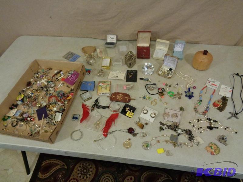 lot 5A image: Lot of Assorted Jewelry. Has not been looked ...