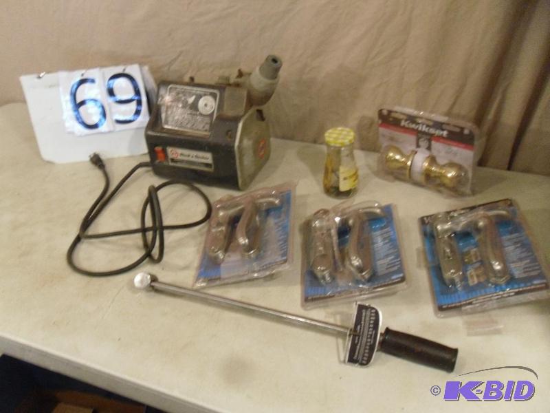 lot 69 image: Assorted Door&nbspKnobs, Torque Wrench, and ...