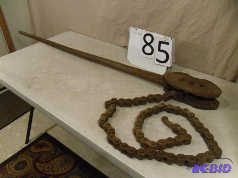 lot 85 image: Very Heavy Duty Chain Style Pipe Wrench. Mark...