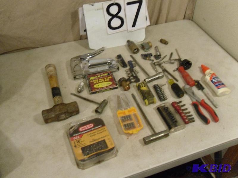 lot 87 image: Lot of Assorted Hand Tools. Hammer, wrenches,...