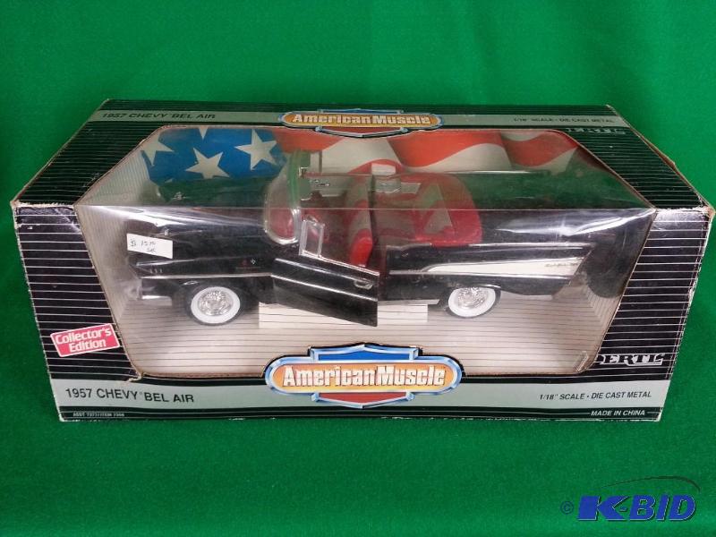 lot 15 image: Ertl 1957 Chevy Bel Air Convertible 118 Scale