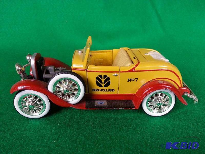 lot 153 image: Ertl Collectibles New Holland Advertising 193...