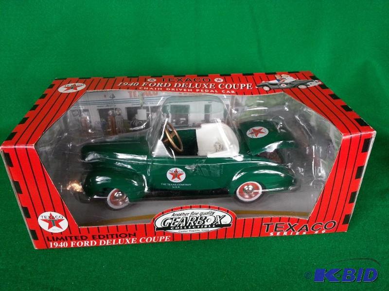 lot 161 image: Rare Gearbox Texaco 1940 Ford DeLuxe Coupe Ch...