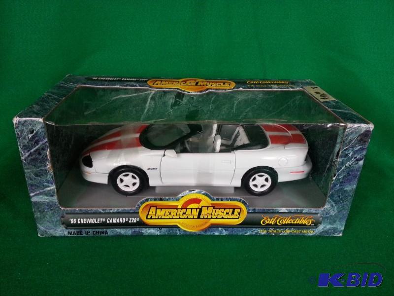 lot 29 image: Ertl 96 Chevrolet Camaro Z28 118 Scale
