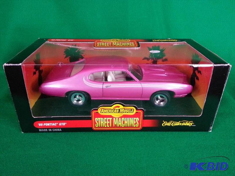 lot 3 image: Ertl 1969 Pontiac GTO 118 Scale