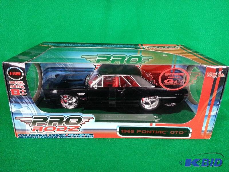 lot 32 image: Maisto 1965 Pontiac GTO 118 Scale