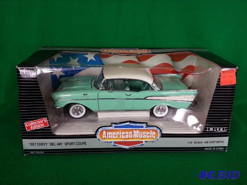 lot 33 image: Ertl 1957 Chevy Bel Air Sport Coupe 118 Scale
