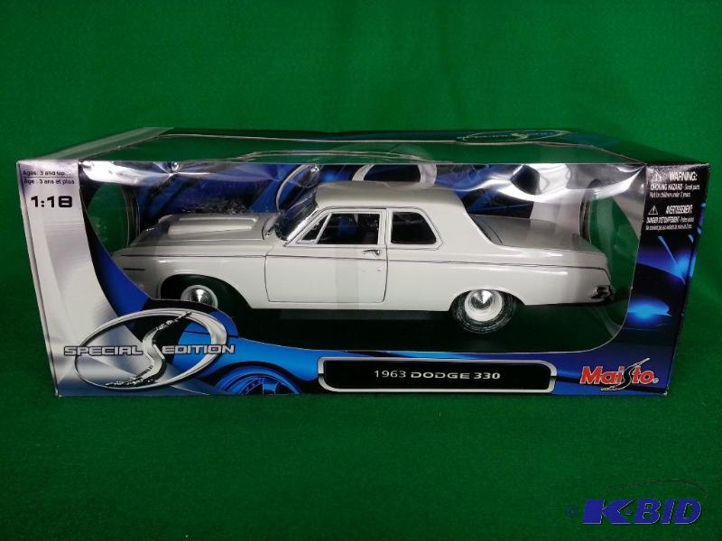 lot 35 image: Maisto 1963 Dodge 330 118 Scale