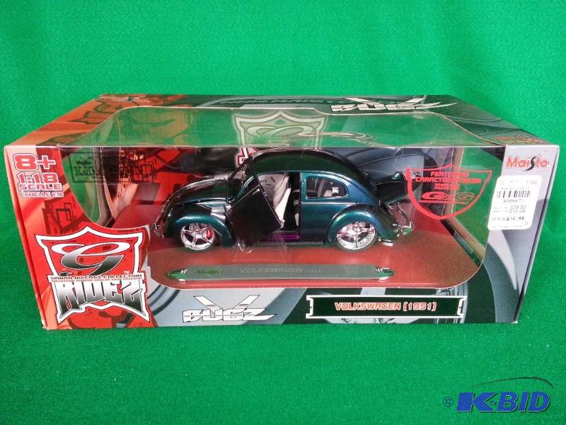 lot 37 image: Maisto 1951 Volkswagen Beetle Bug 118 Scale
