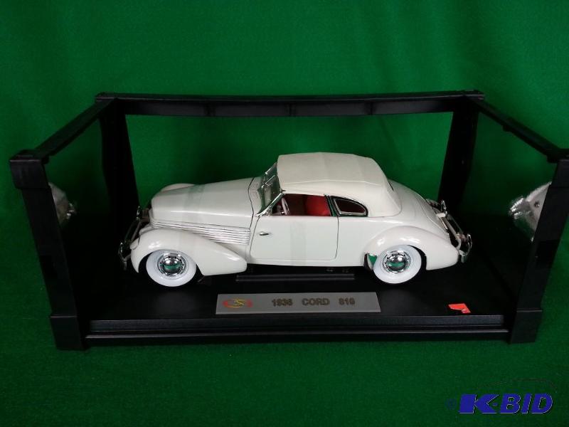 lot 44 image: Signature 1936 Cord 810 118 Scale
