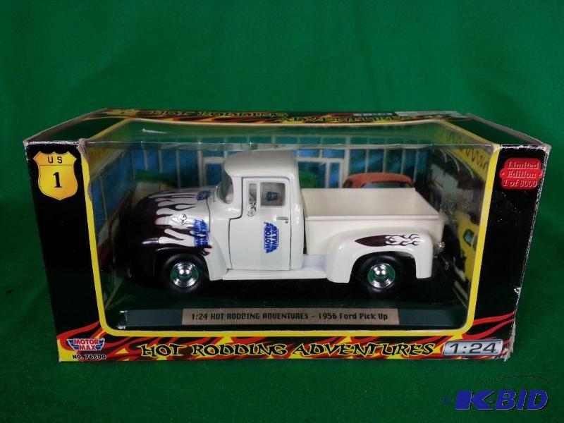 lot 47 image: Motor Max 1956 Ford Pick-up Limited Edition 124 Scale