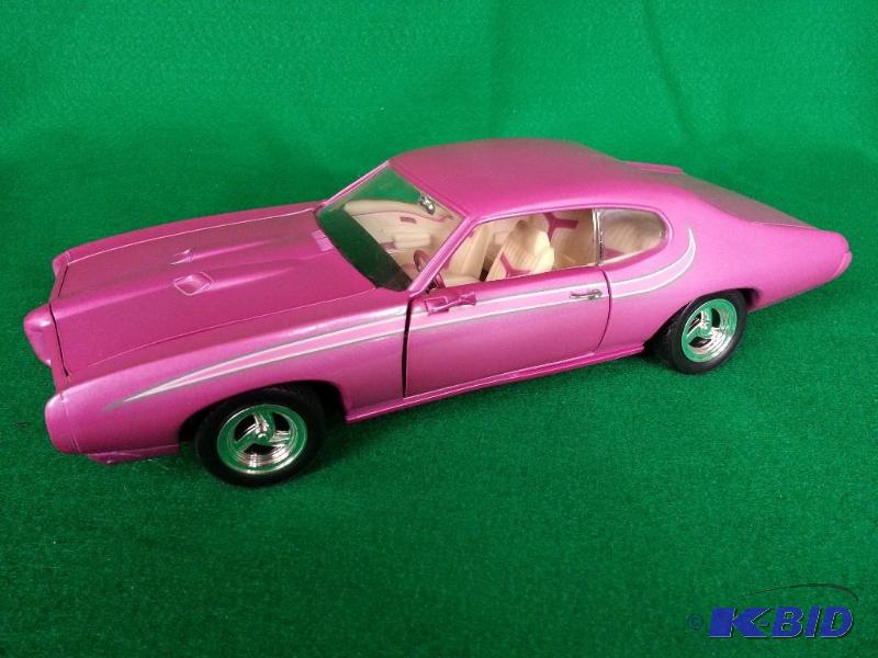 lot 50 image: Ertl 1969 Pontiac GTO 118 Scale