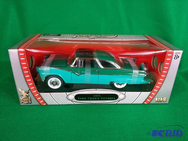 lot 6 image: Road Signature 1955 Ford Crown Victoria 118 Scale