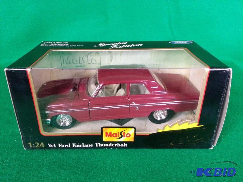 lot 60 image: Maisto 1964 Ford Fairlane Thunderbolt 124 Scale