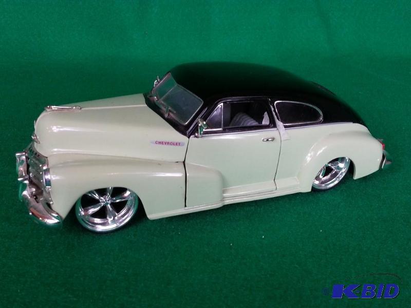 Jada 1947 Chevrolet Chevy Aerosedan Fleetline 1:24 Scale