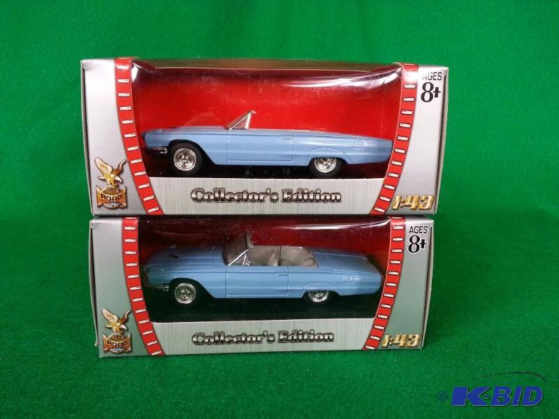 lot 74 image: Lot of (2) Road Signature 1966 Ford Thunderbird 143 Scale