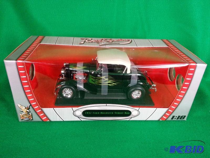 lot 9 image: Road Signature 1932 Ford Roadster Street Rod 118 Scale
