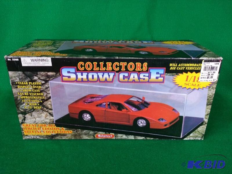 lot 97 image: Collector Car Showcase Display 118 Scale