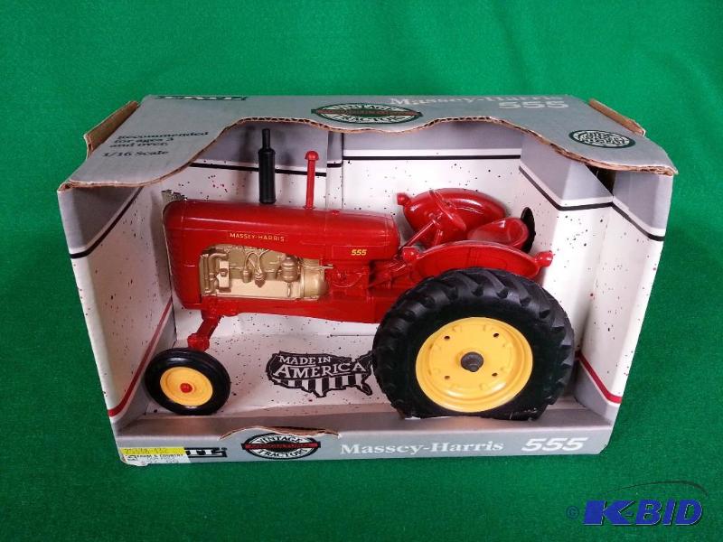 lot 14 image: Ertl Massey-Harris 555 Tractor 116 Scale