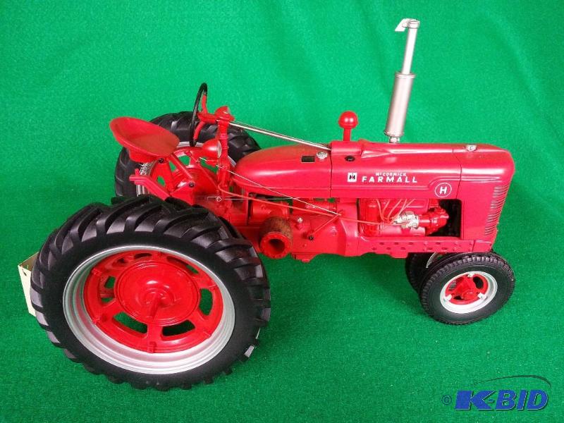 lot 22 image: Franklin Mint Precision Model McCormick Farmall H ... Great Detail