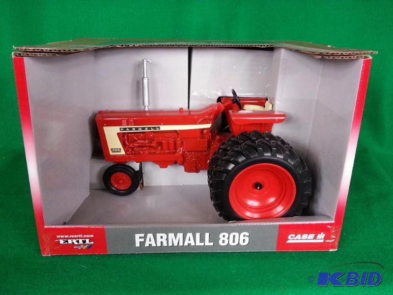 lot 3 image: Ertl Case Farmall 806 Tractor 116 Scale