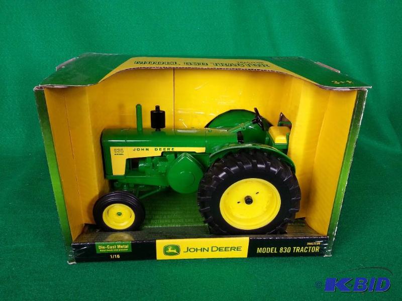 lot 37 image: Ertl John Deere Model 830 Tractor 116 Scale