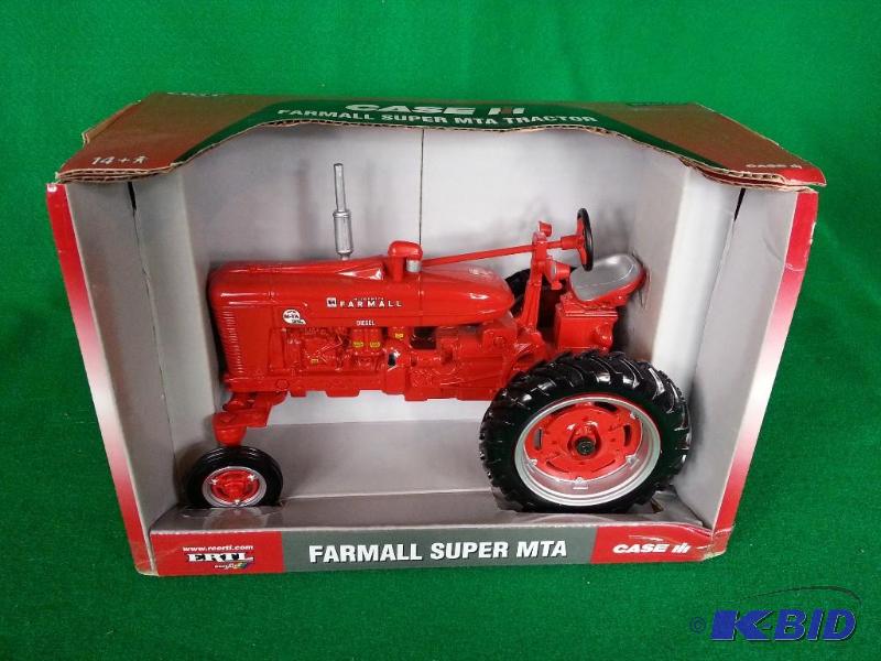 lot 5 image: Ertl Case McCormick Farmall Super MTA Tractor 116 Scale