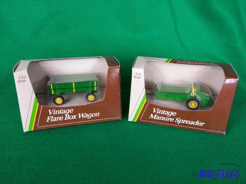 lot 50 image: Ertl John Deere Flare Box Wagon & Manure Spreader 143 Scale