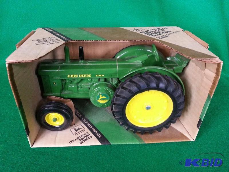 lot 52 image: Ertl John Deere 19491954 Model R Tractor 116 Scale