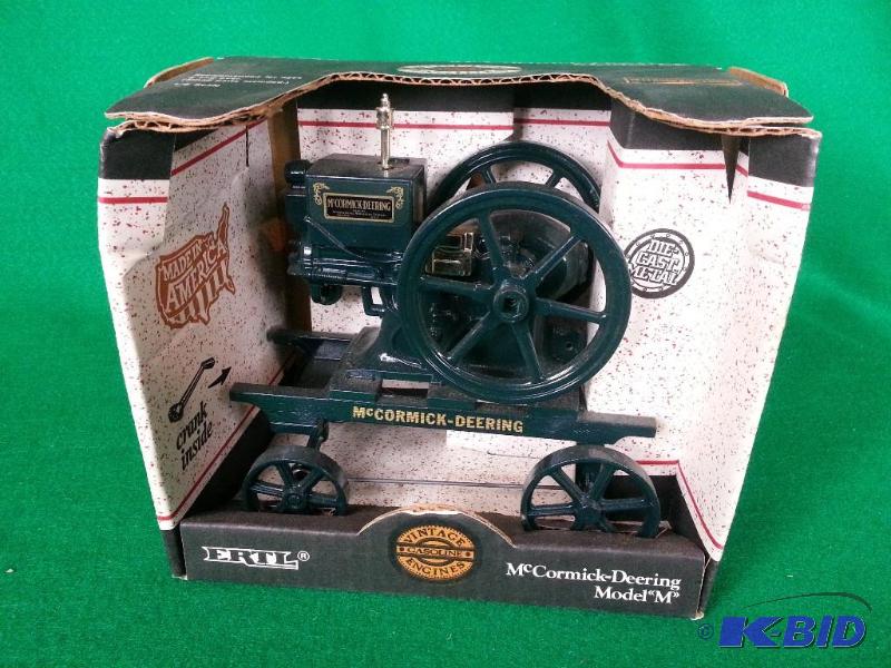 lot 58 image: Ertl McCormick-Deering Engine 16 Scale