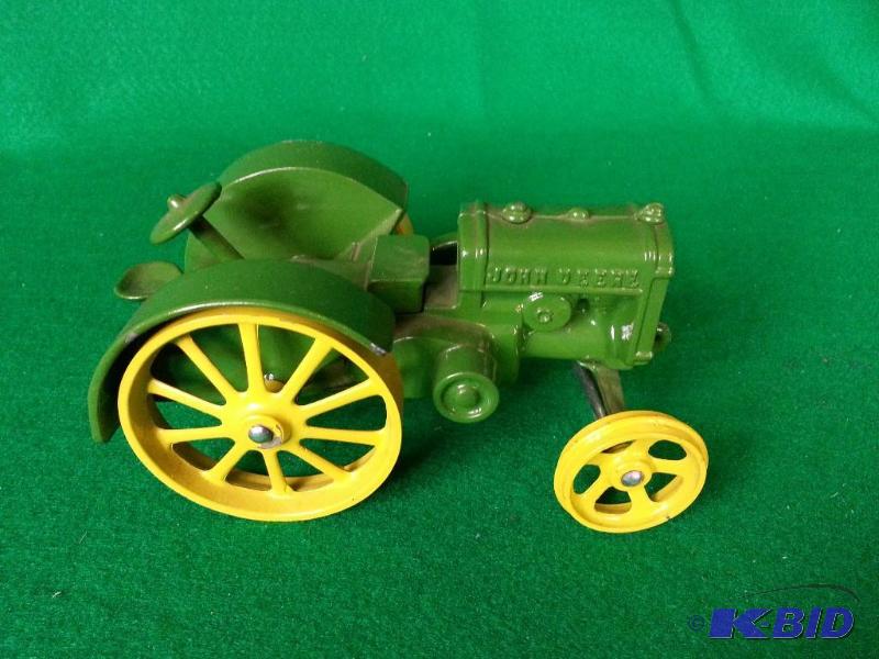 lot 66 image: John Deere Cast Iron Antique Tractor