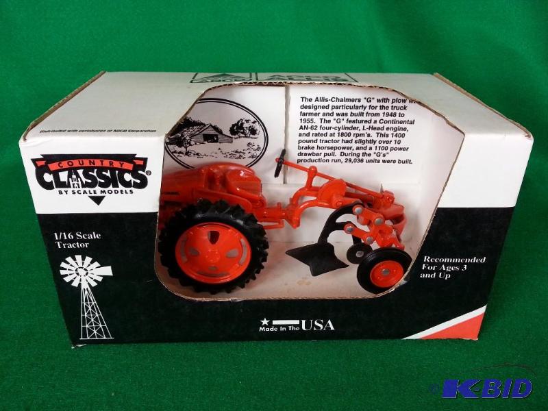 lot 69 image: Country Classics Allis Chalmers G Tractor with Plow 116 Scale