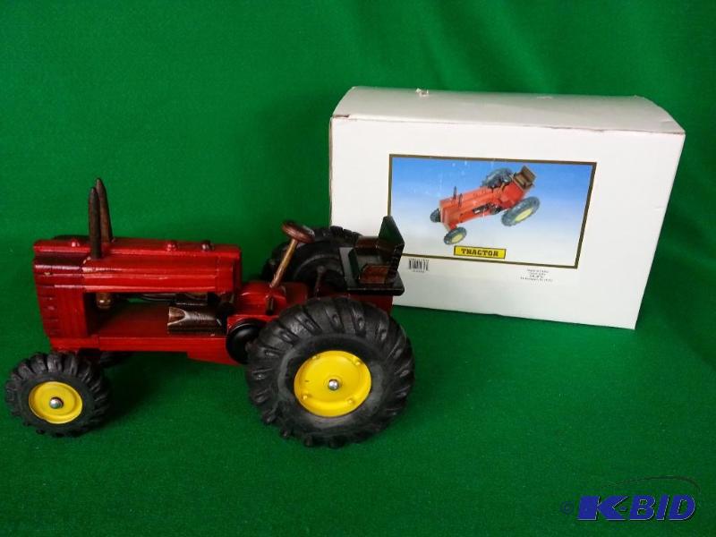 lot 74 image: Wood Tractor Great Detail Red