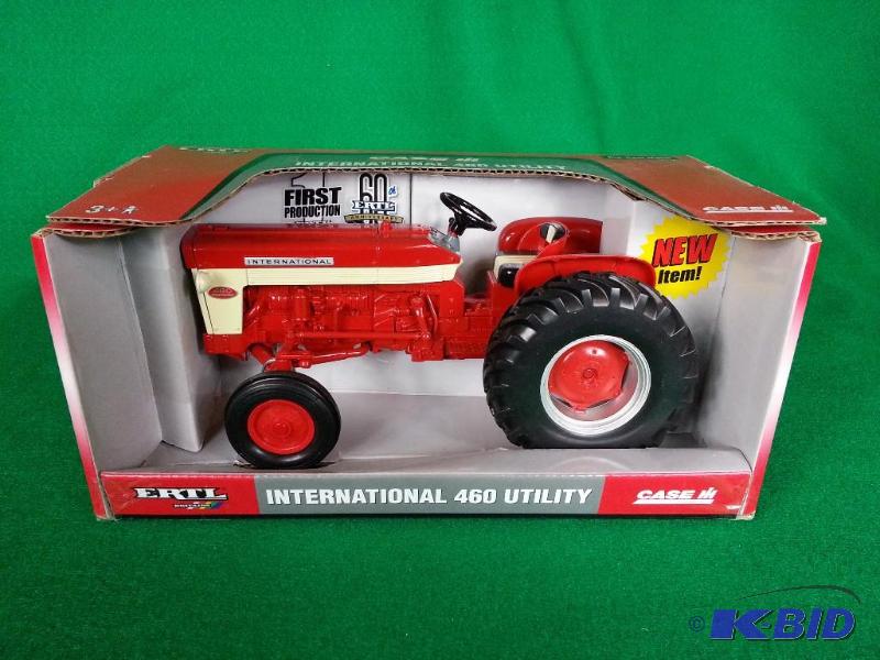 lot 9 image: Ertl International 460 Utility Tractor 116 Scale