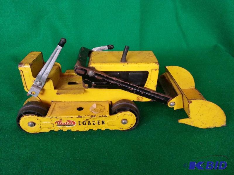 lot 10 image: Vintage Tonka Pressed Steel Front-End Loader ...