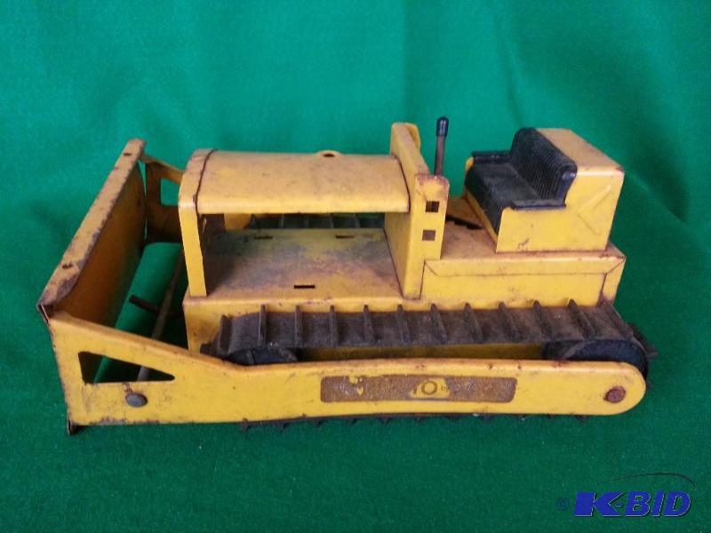 lot 11 image: Vintage Tonka Pressed Steel Bull Dozer...