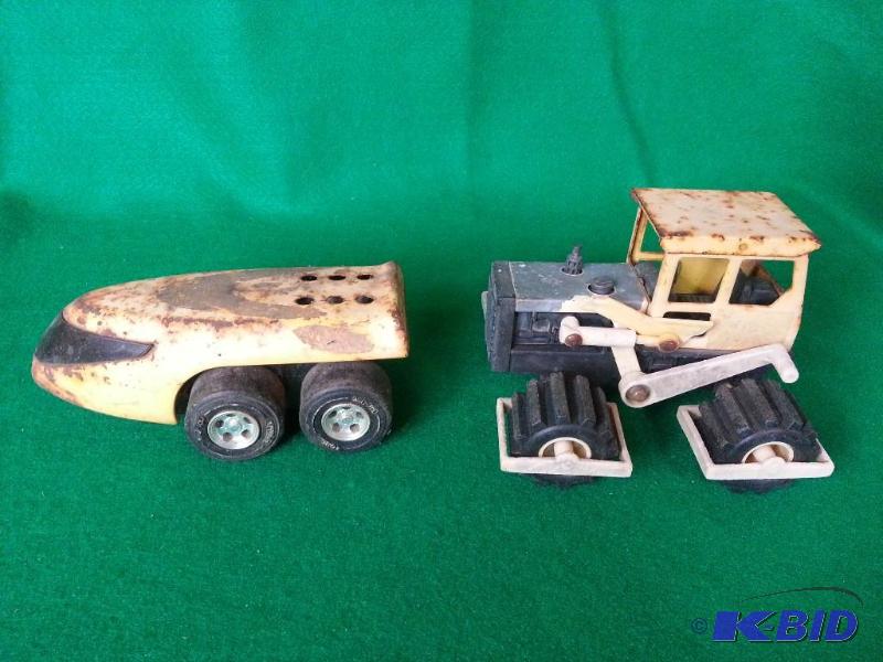 lot 20 image: 1970s Lot of (2) Tonka Rocket Car  Tractor ...