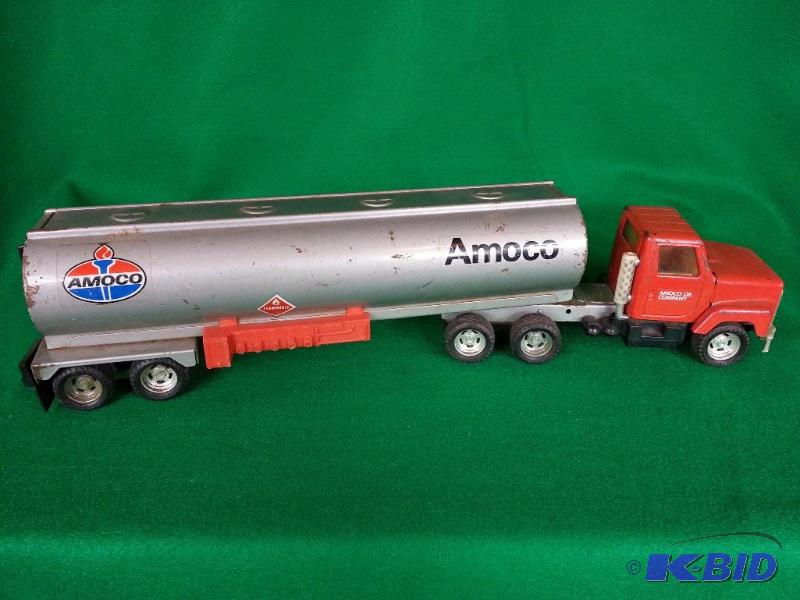 lot 28 image: 1970s Ertl Amaco Semi Tanker Truck Die-cast ...