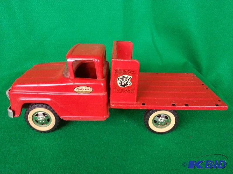 lot 3 image: 1963 Tonka Farms Red Pressed Steel Truck  The...