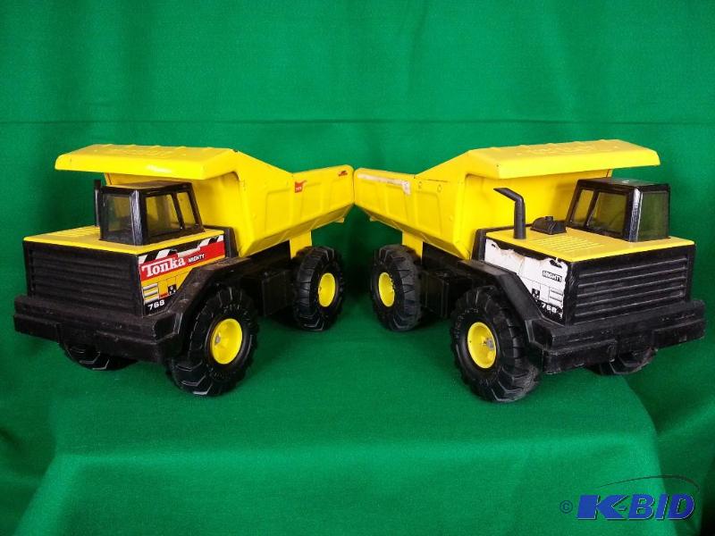 lot 32 image: Lot of (2) Tonka Mighty Dump Trucks Pressed S...