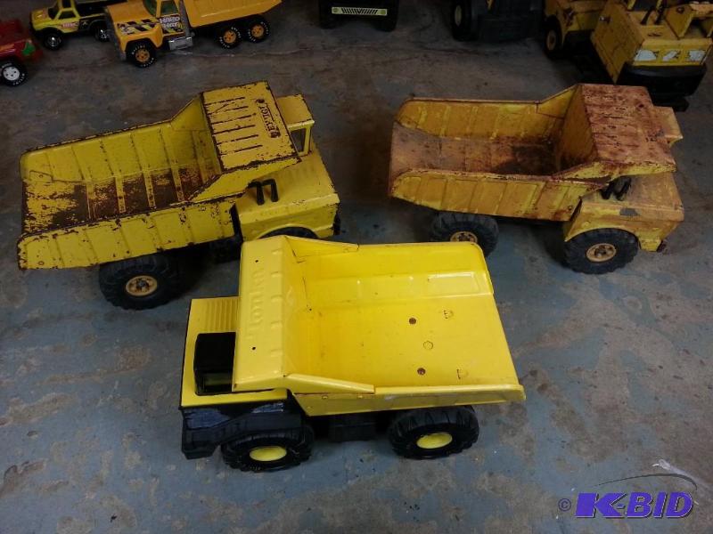 lot 35 image: Lot of (3) Tonka Dump Trucks - Steel  These a...