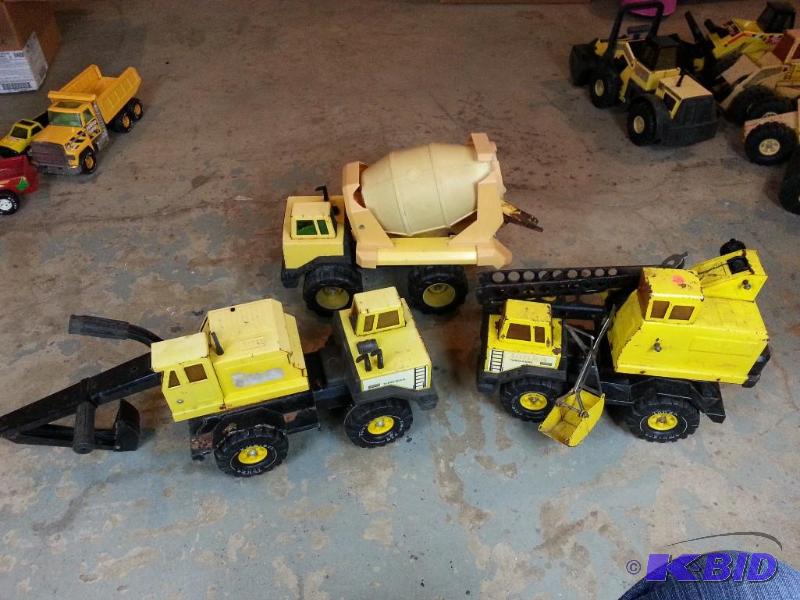 lot 36 image: Lot of (3) Tonka Trucks - Steel  These are th...
