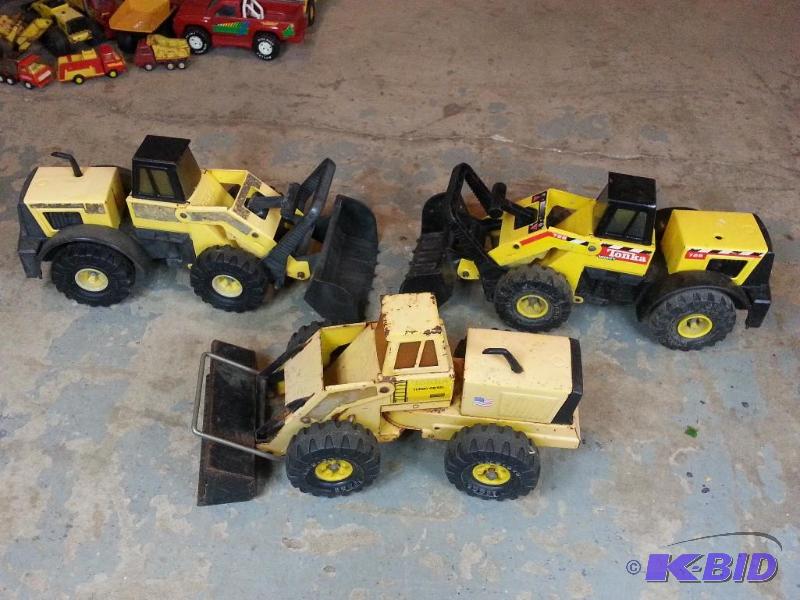 lot 38 image: Lot of (3) Tonka Front End Loaders - Steel  T...