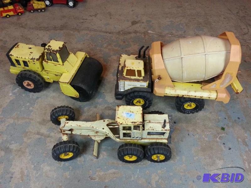 lot 40 image: Lot of (3) Vintage Tonka Trucks - Steel...