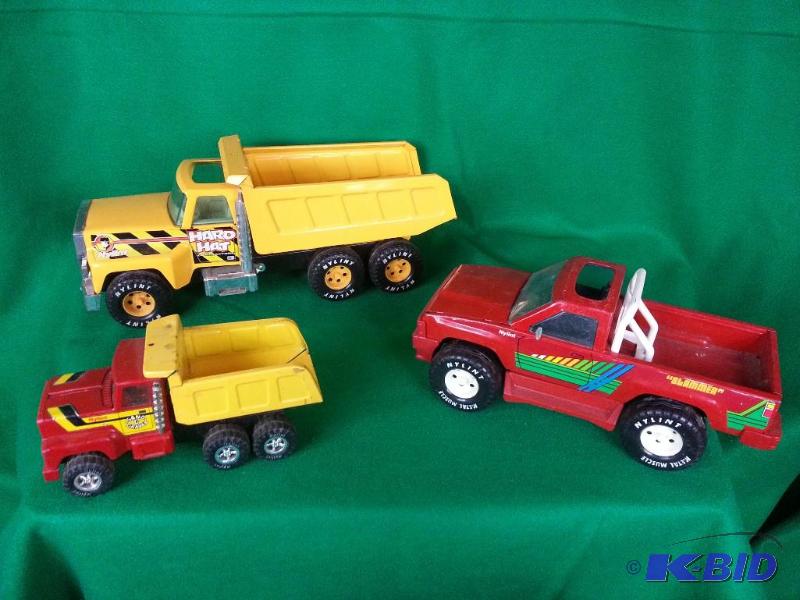 lot 41 image: Lot of (3) Nylint Trucks  Check out the photo...
